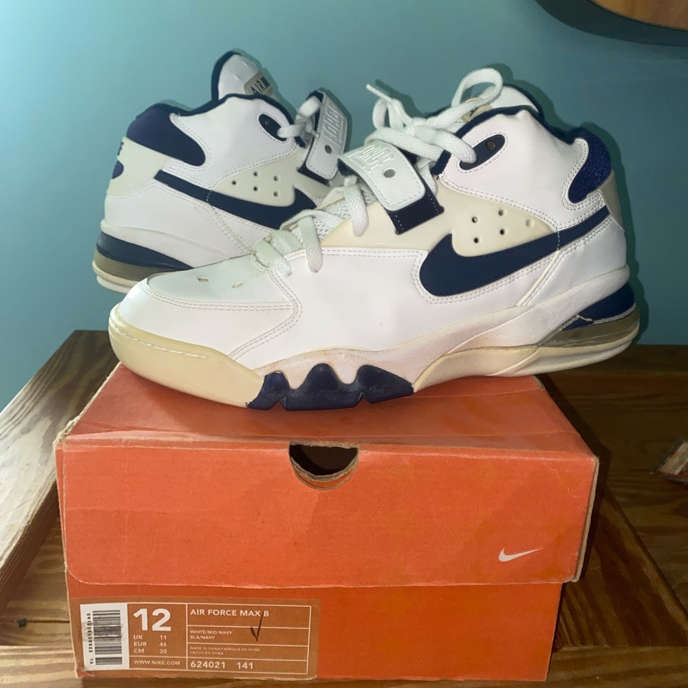 VINTAGE (90’s) Nike Men’s Air Force Max B White and Navy Sneakers size 12